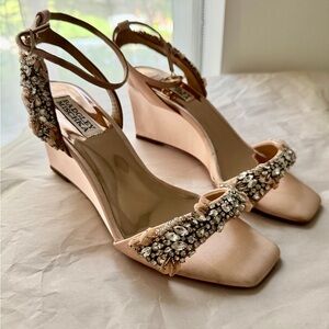 Badgley Mischka Blakely Embellished Wedge Sandals Size 6 1/2 in Seashell Satin